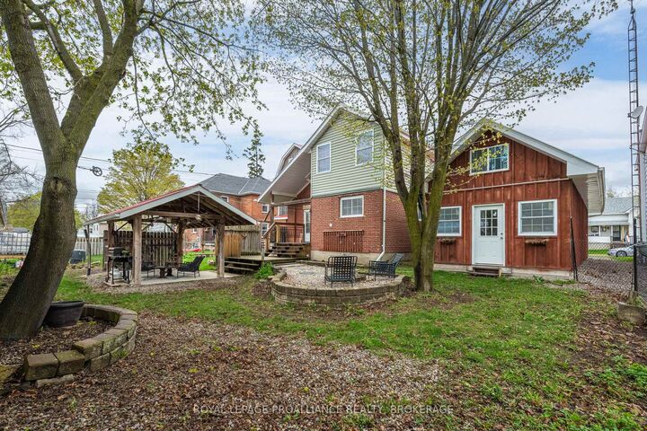Property Photo:  277 Brock Street  ON K7G 1K5 