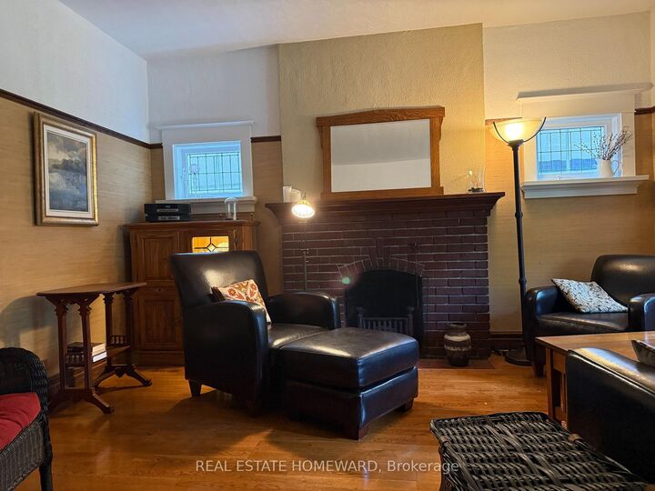 Photo de la propriété:  61 Normandy Boulevard  ON M4L 3K4 