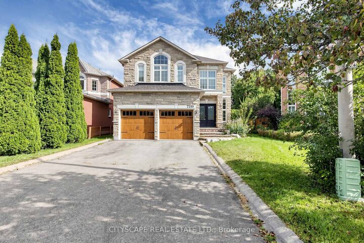 Property Photo:  7299 Waldorf Way  ON L5N 7P7 