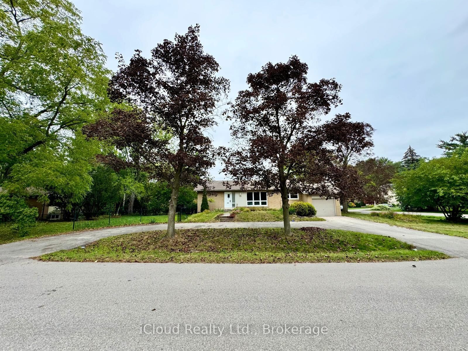 Property Photo:  122 Selgrove Crescent  ON L6L 1L3 