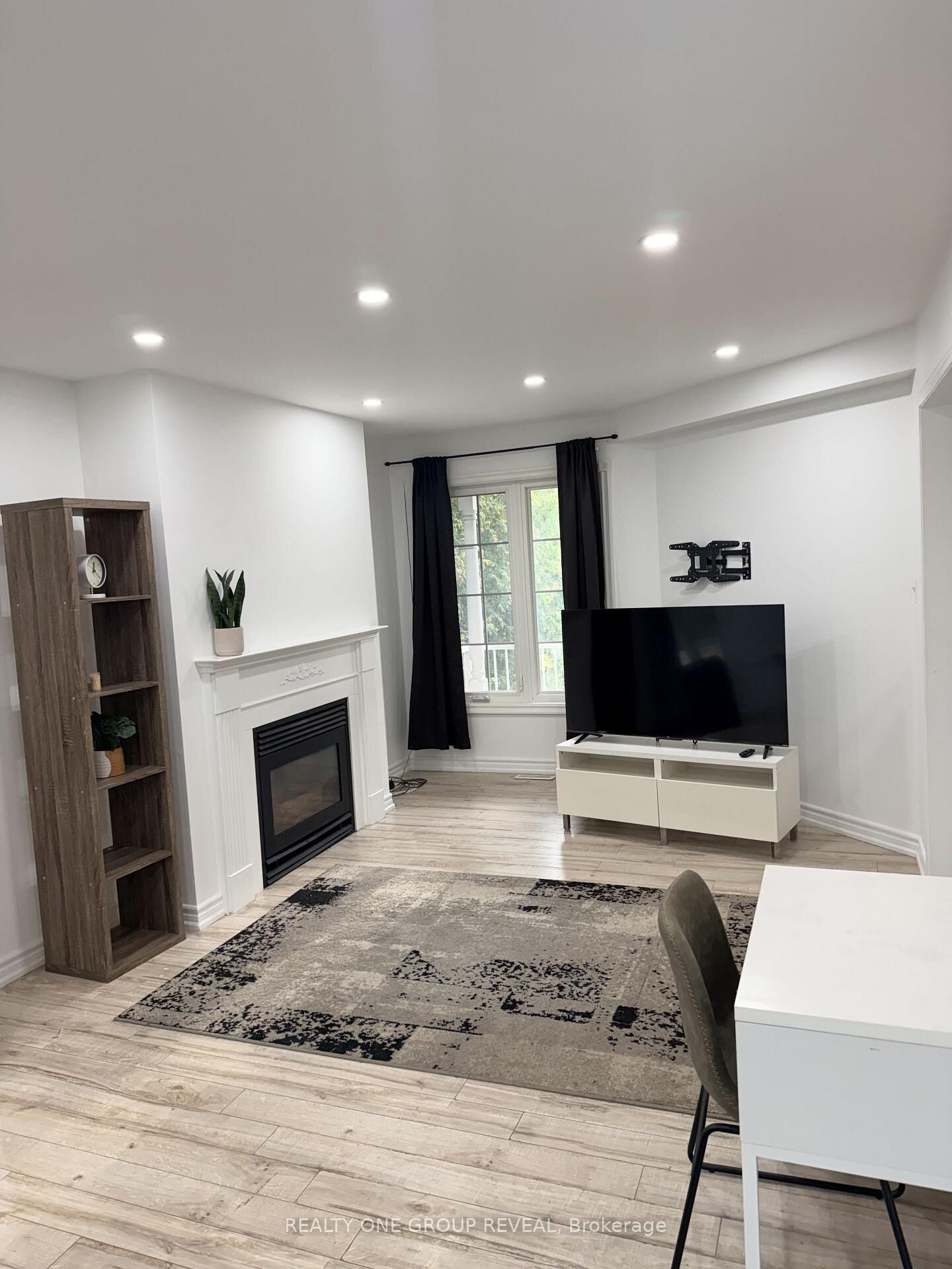 Property Photo:  1027 Ridgemount Boulevard  ON L1K 2K7 
