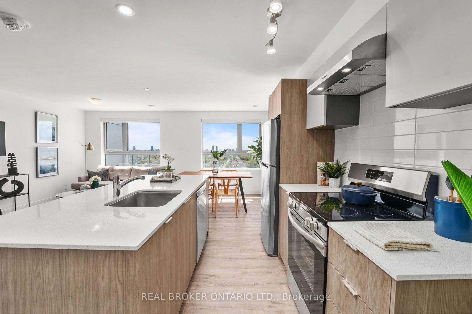 Property Photo:  100 Manett Crescent 711  ON L6X 4P7 