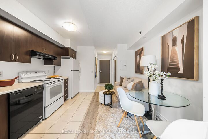 Property Photo: 35 Saranac Boulevard 721 ON M6A 2G4
