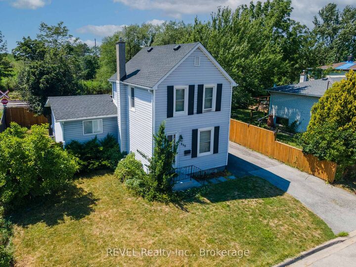 Property Photo:  650 Deere Street  ON L3B 2L8 