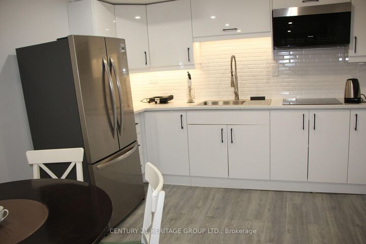 Property Photo:  306 Salisbury Lane  ON L3Y 8A5 