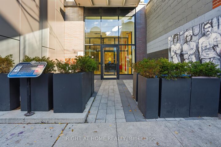 Property Photo:  109 Ossington Avenue 511  ON M6J 2Z2 