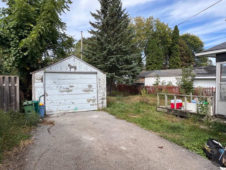 Photo de la propriété: 21 First Avenue ON K7K 2G4