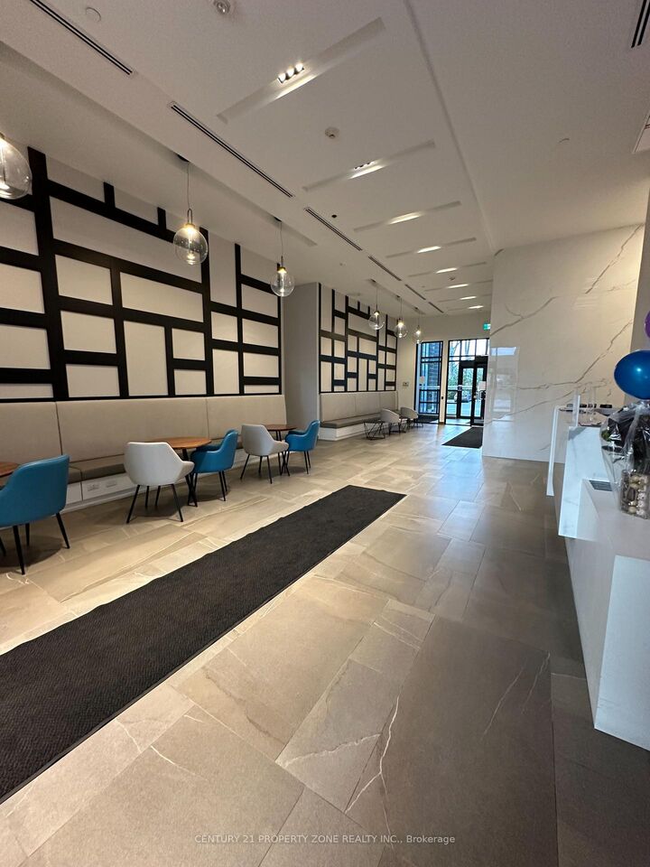 Property Photo:  681 Yonge Street 322  ON L4N 4E8 