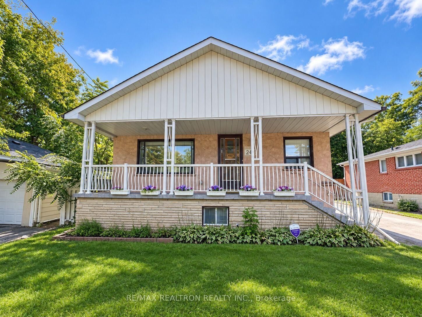 Property Photo:  21 Clark Avenue  ON L3T 1S4 