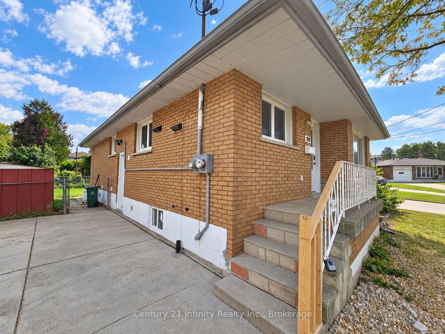 Property Photo:  109 Purdy Crescent 2  ON L9A 3B5 