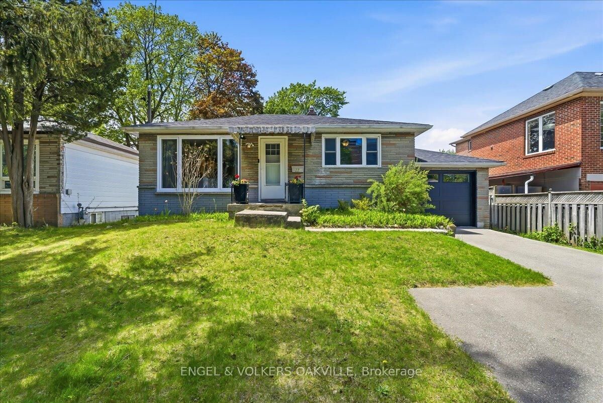 Property Photo:  22 Falaise Road  ON M1E 3B5 