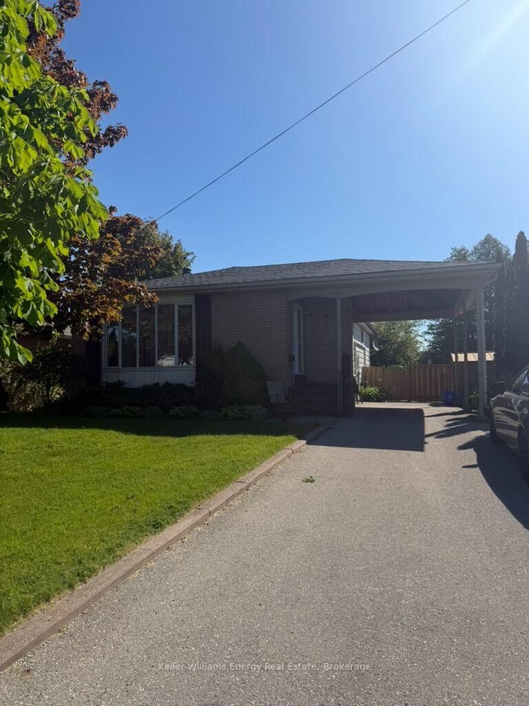 Property Photo:  713 Yeremi Street  ON L1W 2W8 