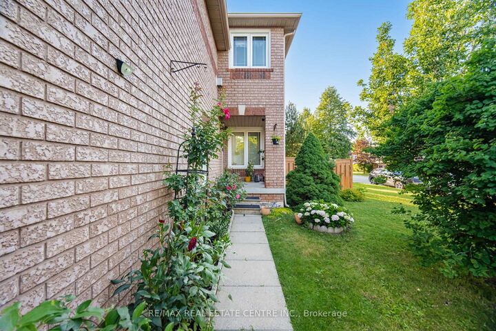 Property Photo:  3725 Althorpe Circle  ON L5N 7G5 