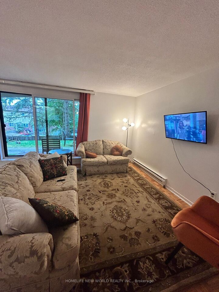 Property Photo:  25 Pebble Byway Unit 6  ON M2H 2M5 