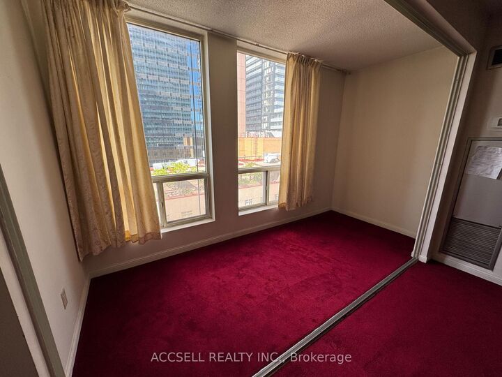 Property Photo:  25 Grenville Street 1906  ON M4Y 2X5 