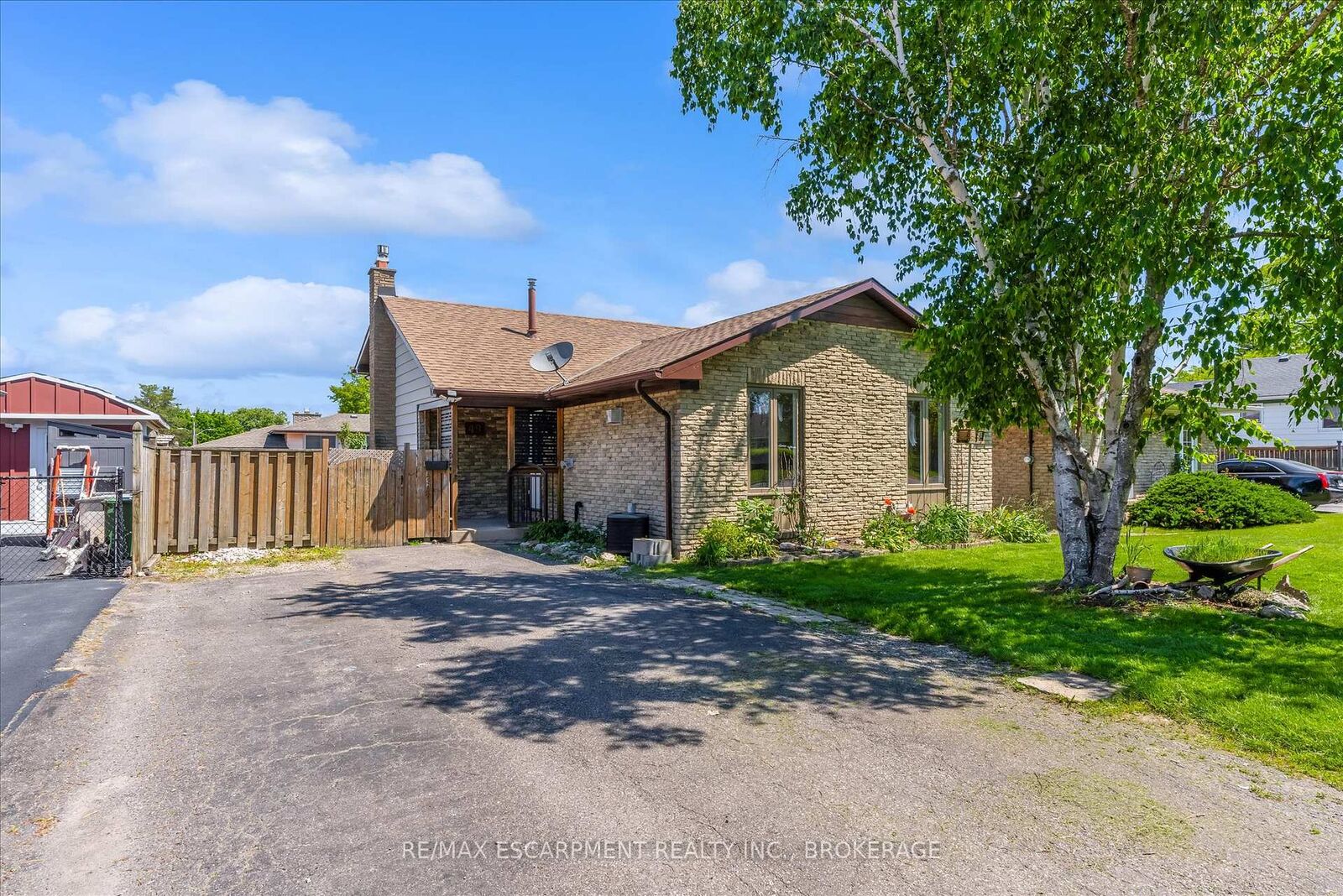 Property Photo: 49 Grove Avenue ON L2P 1C9
