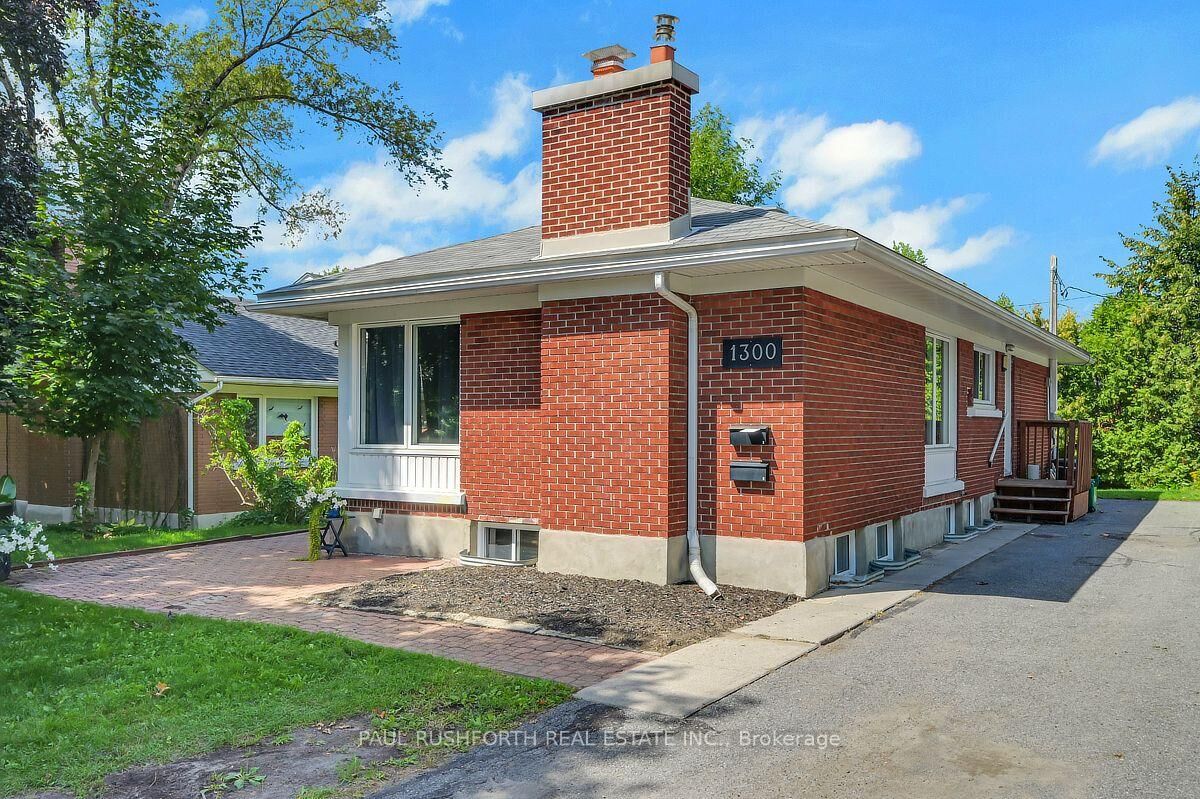 Photo de la propriété:  1300 Field Street  ON K2C 2R3 