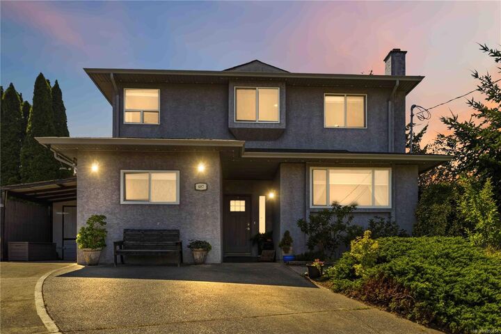 Property Photo: 687 Daymeer Pl BC V9B 5M4