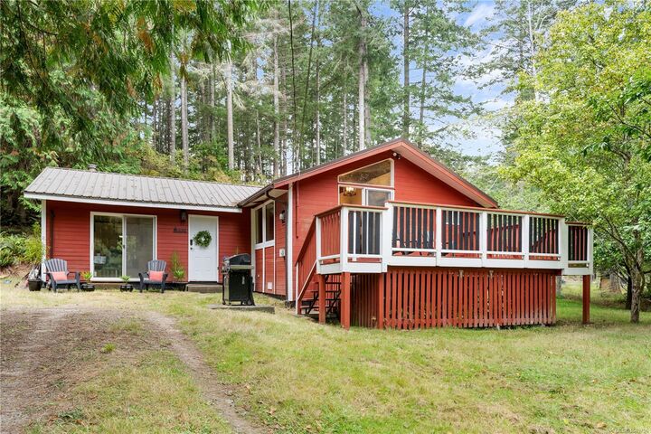 Property Photo:  436 Hemlock Ave  BC V0R 1X1 