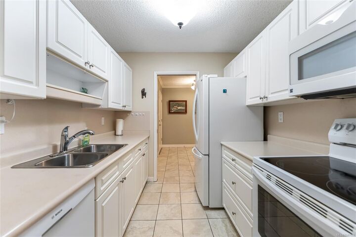 Property Photo:  2125 Oak Bay Ave #407  BC V8R 1E8 