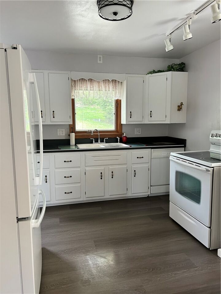Property Photo:  41 Northmont St  PA 15601 