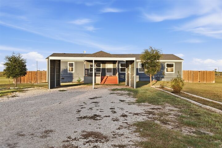Property Photo: 2709 County Road 463 TX 78621