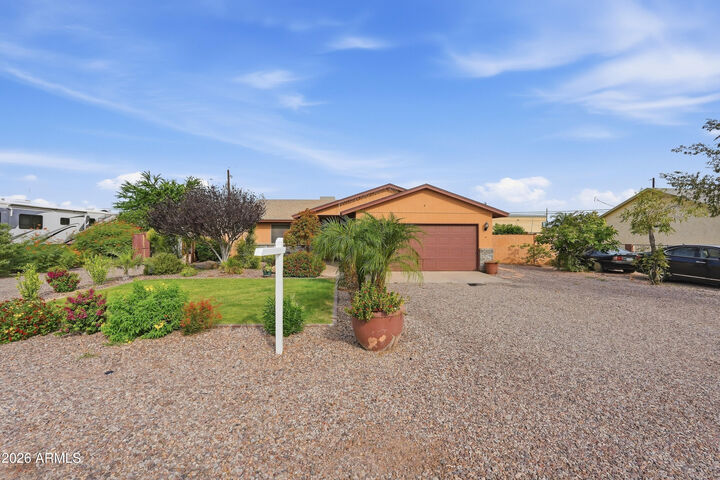 Property Photo:  723 S Saguaro Drive  AZ 85120 