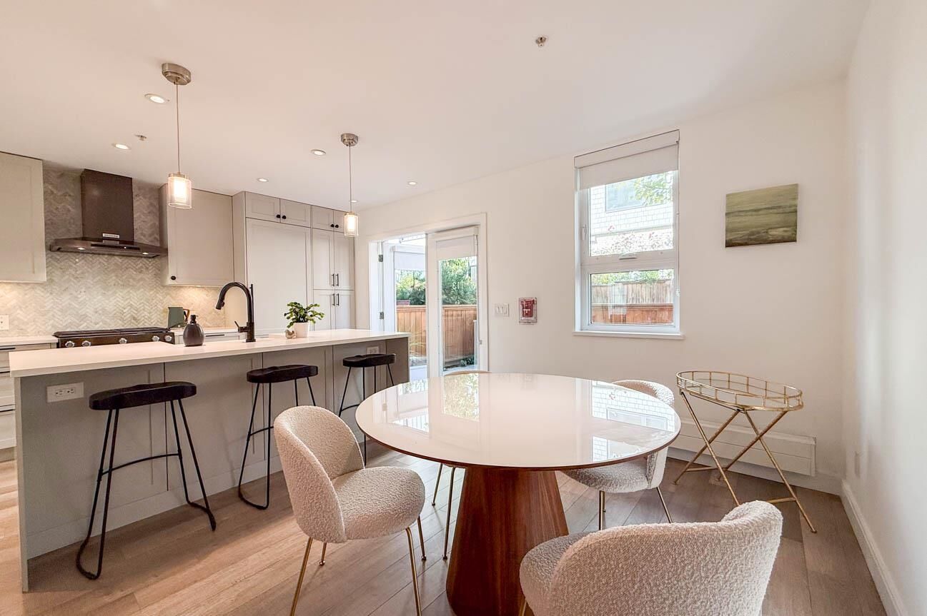 Property Photo:  515 E 2nd Street 113  BC V7L 1E1 
