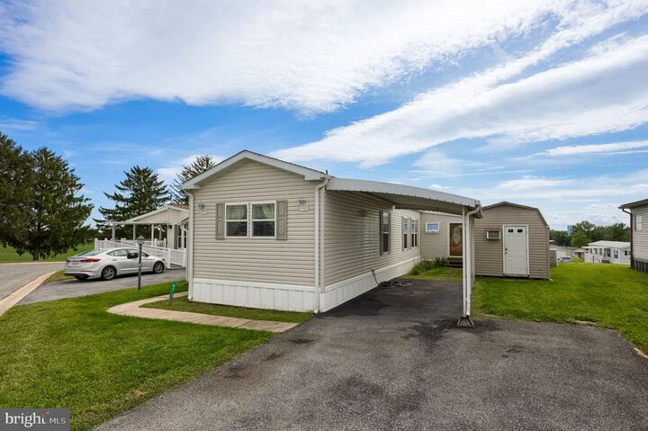 Property Photo:  61 Ridgewood Manor  PA 17545 
