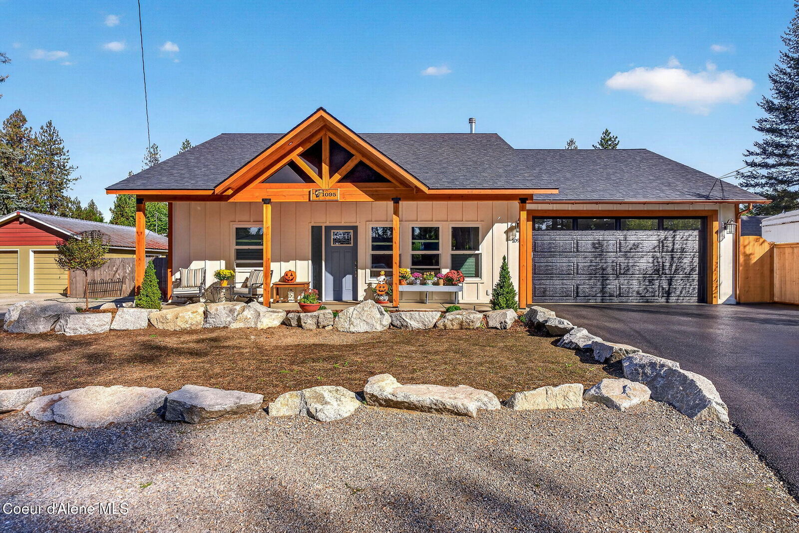 Property Photo:  1095 E Timber Ln  ID 83815 