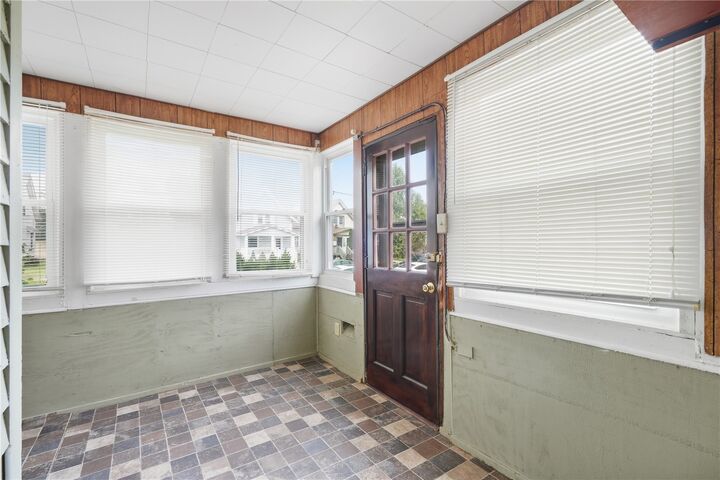 Property Photo: 823 D Ave NW IA 52405
