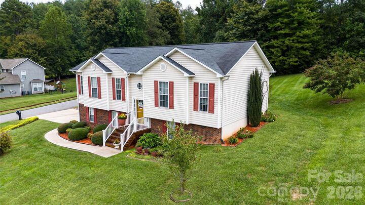 Property Photo: 142 Doe Run NC 28655