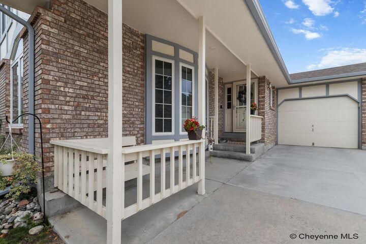 Property Photo: 7220 Bridle Dr WY 82009