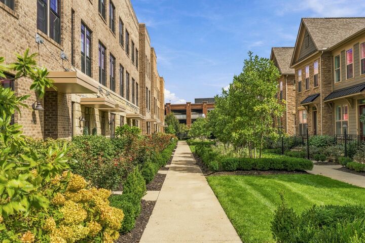 Property Photo:  990 Pullman Place  OH 43212 