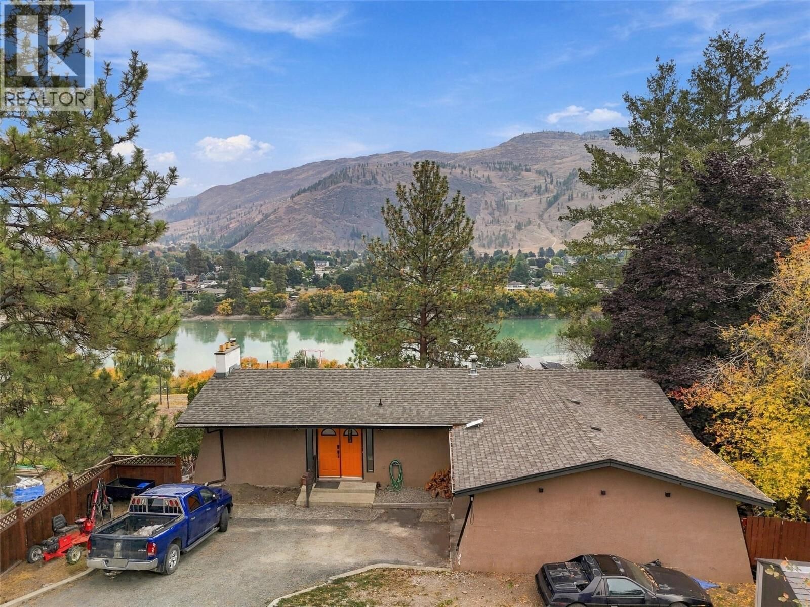 Property Photo: 4389 Karindale Road BC V2B 8N1