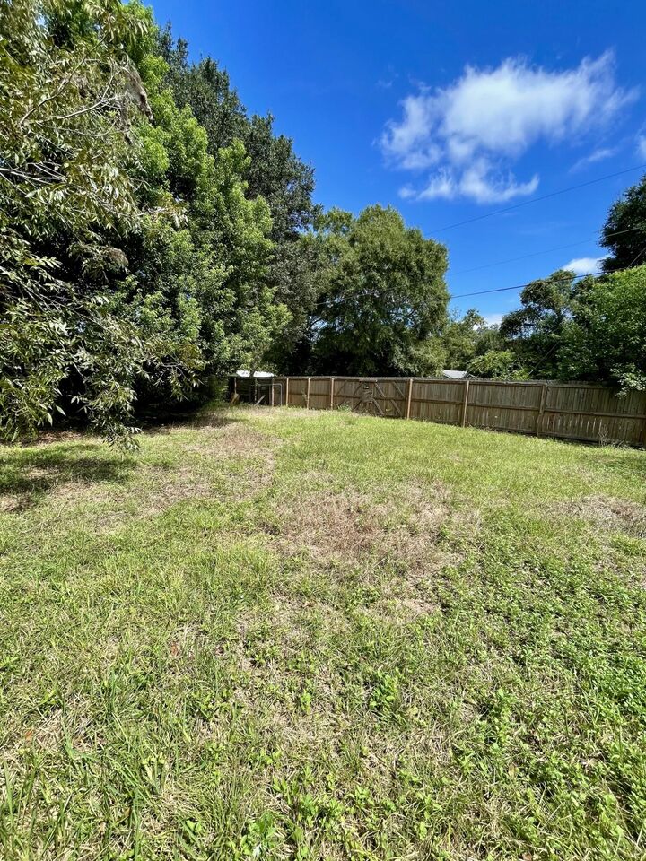 Property Photo:  5701 Almax Court  FL 32506 