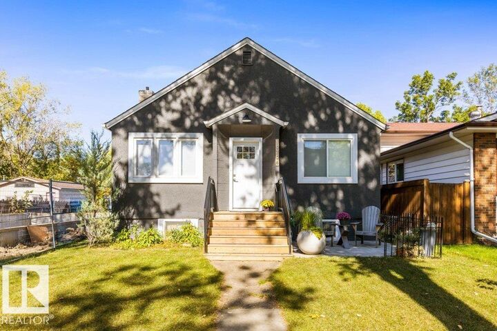 Property Photo:  10706 75 Avenue NW  AB T6E 1J9 