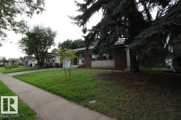 Property Photo:  44 Arlington Drive  AB T8N 2V5 