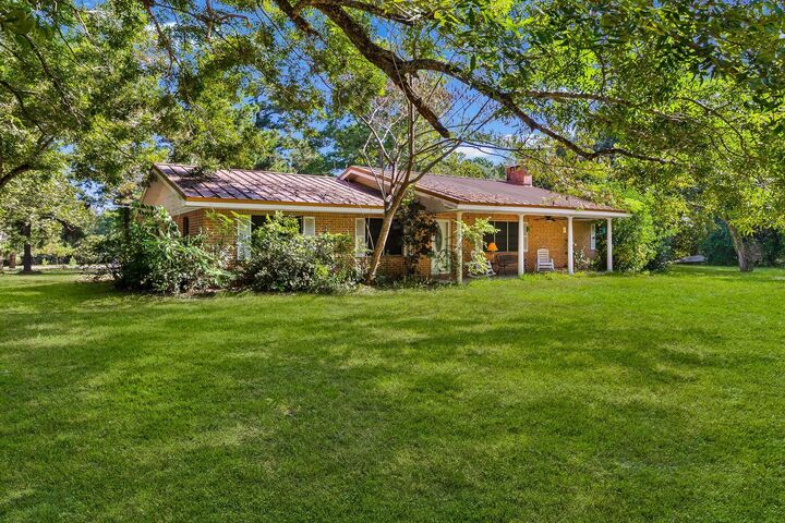 Property Photo:  700 County Road 4120  TX 75979 