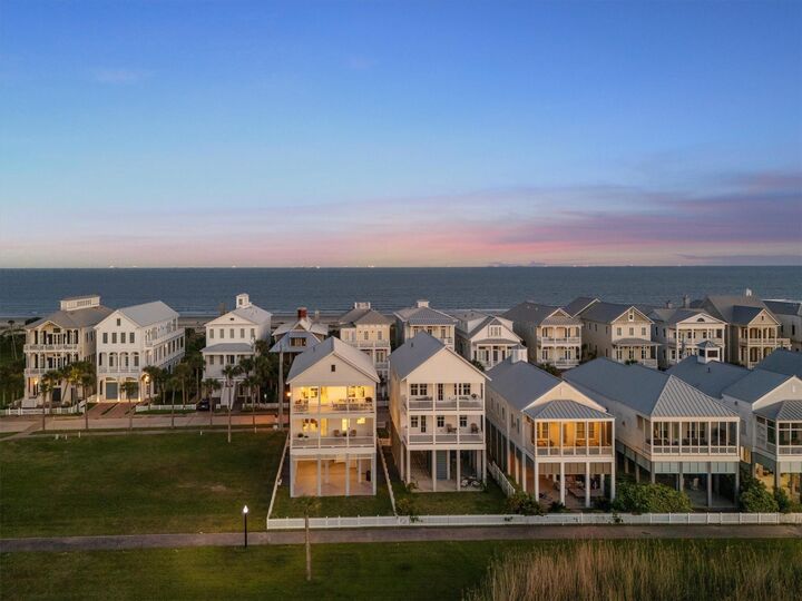 Property Photo:  2646 E Seaside Drive  TX 77550 