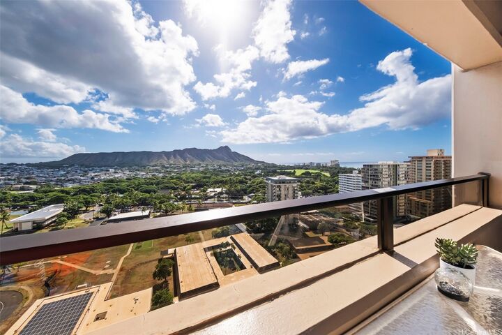 Property Photo:  229 Paoakalani Avenue 2114  HI 96815 