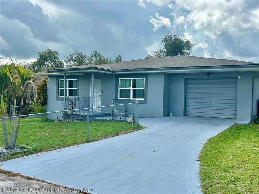 Property Photo:  105 Parkview Drive  FL 33852 