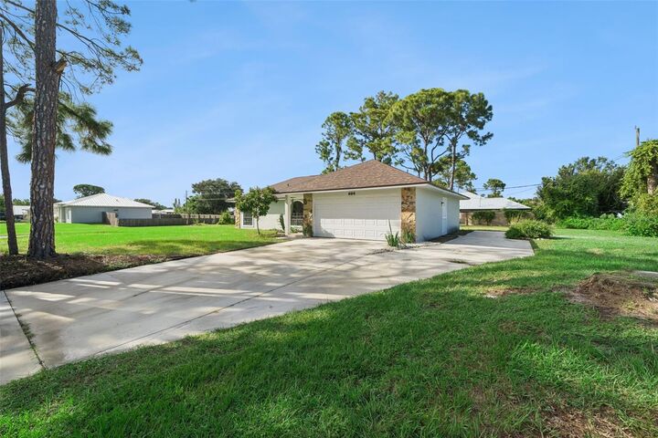Property Photo: 664 25th Street SW FL 32962