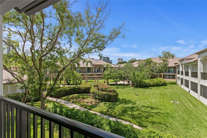 Property Photo:  1040 Normandy Trace Road  FL 33602 