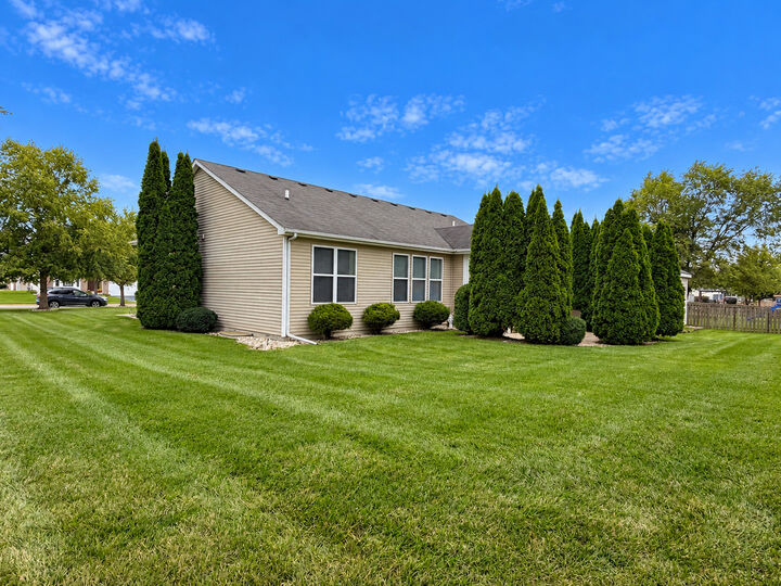 Property Photo:  308 Timbalier Street  IL 60560 