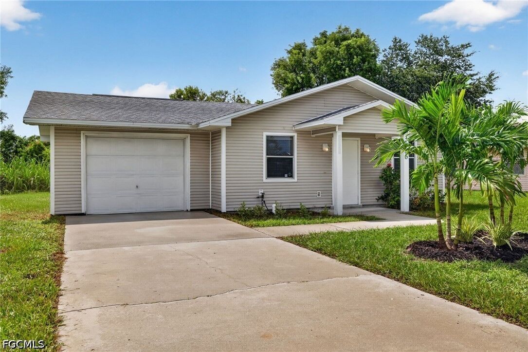 Property Photo:  3656 Suntrust Drive  FL 33916 