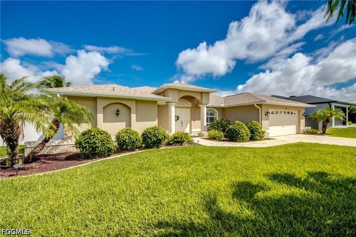 Property Photo: 309 SE 31st Terrace FL 33904
