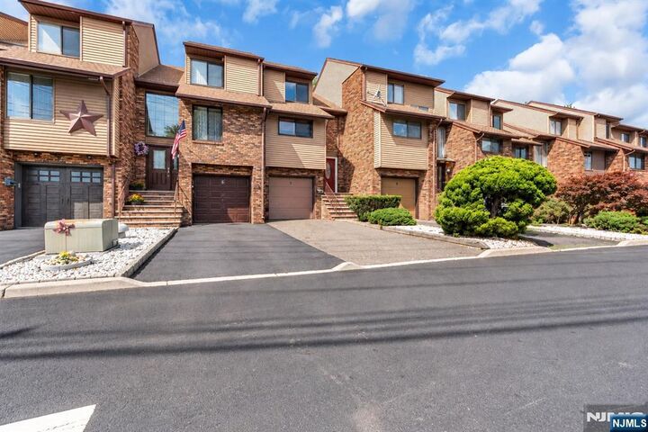 Property Photo:  7 Ross Road  NJ 07057 