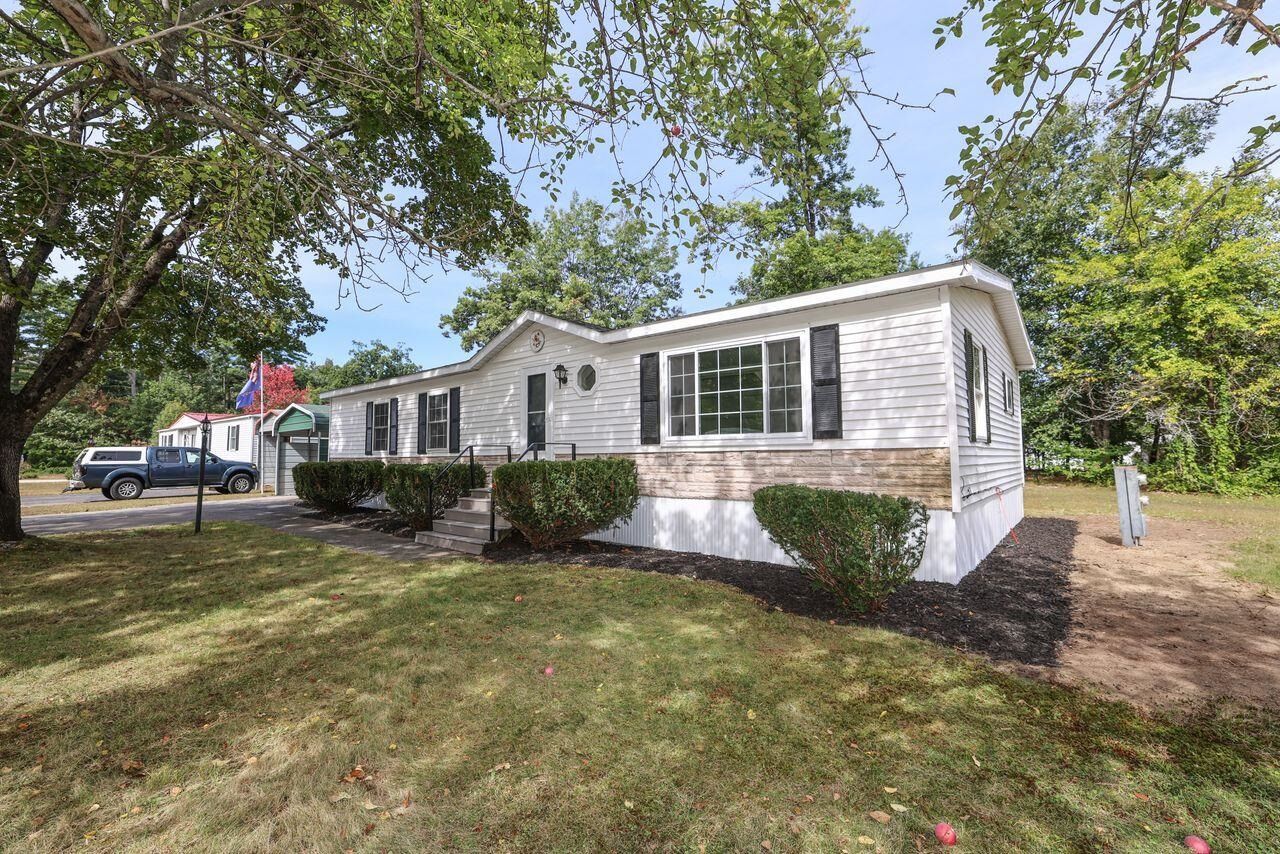 Property Photo: 4 Briarwood Drive NH 03054