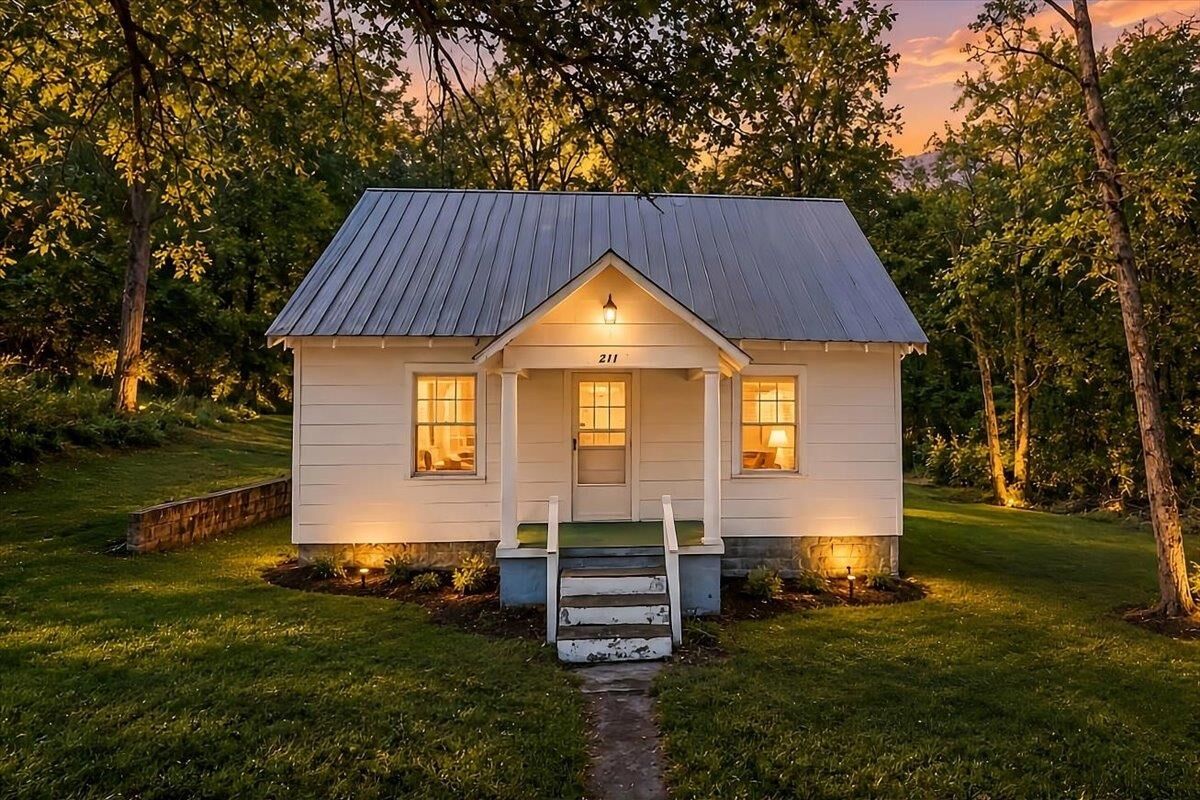 Property Photo:  211 Walton Road  VA 24141 